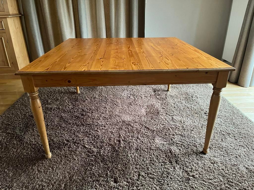 Table à manger carrée en bois de pin de 140 cm, 100 à 150 cm, Cinq personnes ou plus, 100 à 150 cm, Enlèvement