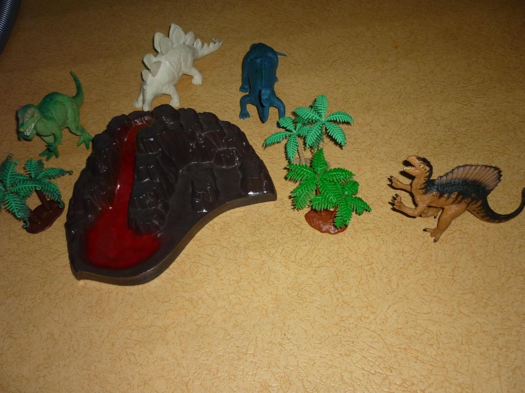 Dinosaurus playsetje met vulkaan, Ophalen of Verzenden, Gebruikt