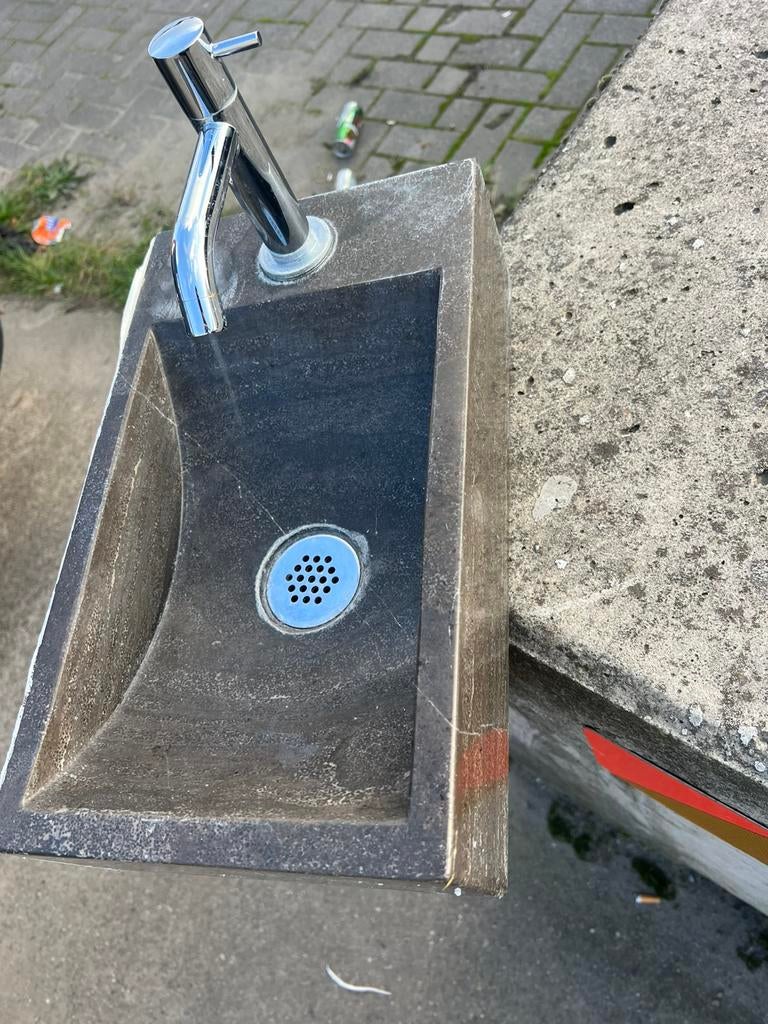 lavabo zeer goede zware kwalitet met kraan en aansluitng, Ophalen, Zo goed als nieuw, Kraan