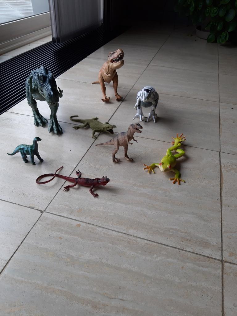 Dino en différentes tailles 10€ pour tous, Enfants & Bébés, Jouets | Figurines, Enlèvement
