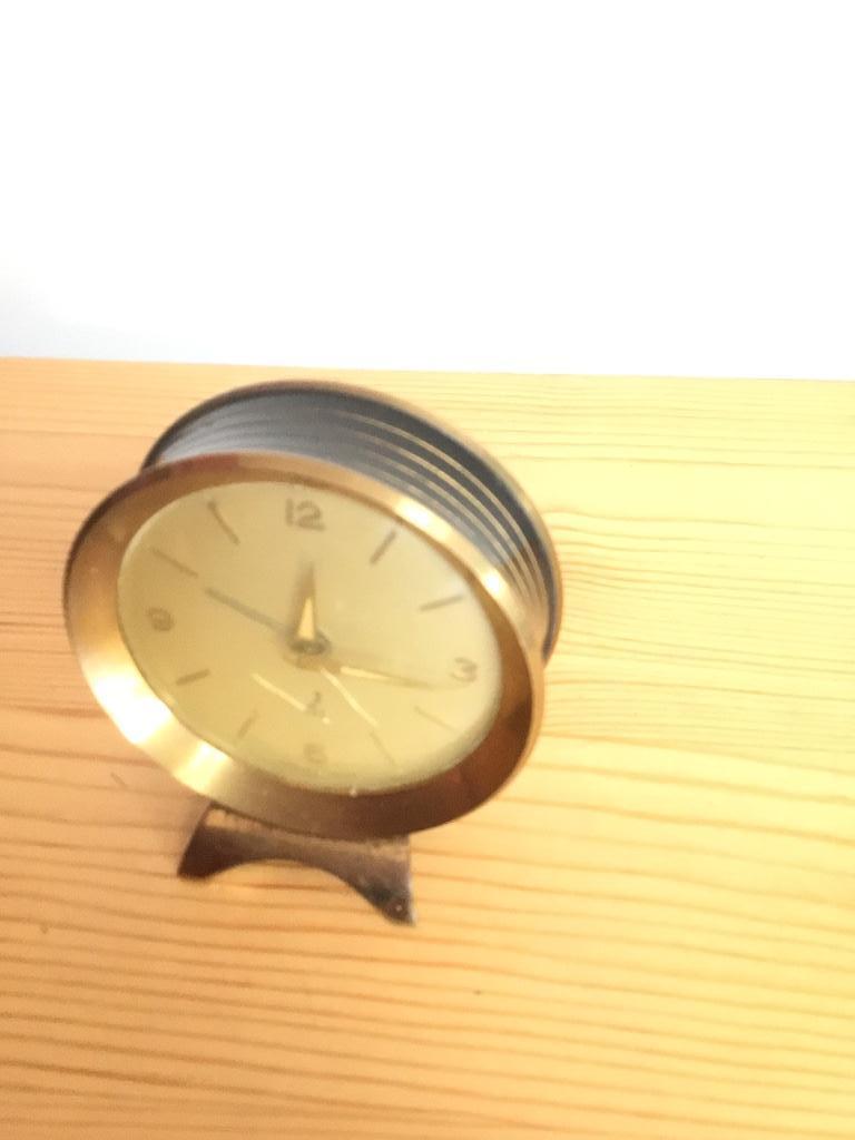Petit reveil de luxe jaz, Enlèvement