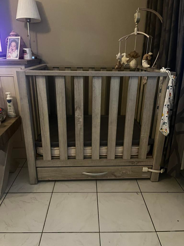 Twf box met lade matras en een niewe boxkleed jolein, Ophalen, Zo goed als nieuw, Boxkleed