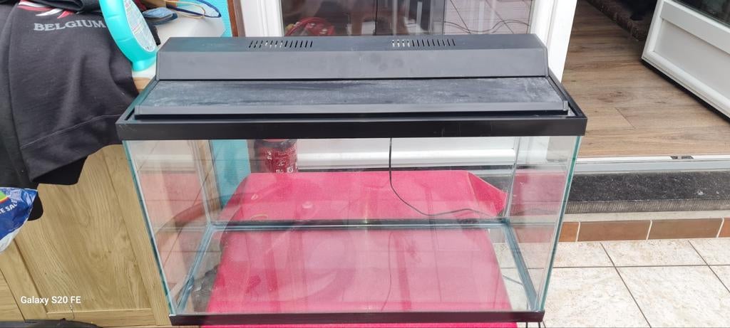 Très  bel Aquarium ( +-100 litres)
