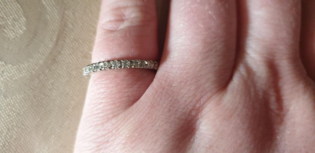 Ring rondom steentjes binnenzijde 15 mm, Bijoux, Sacs & Beauté, Bagues, Enlèvement ou Envoi, Plus petit que 17, Comme neuf, Argent