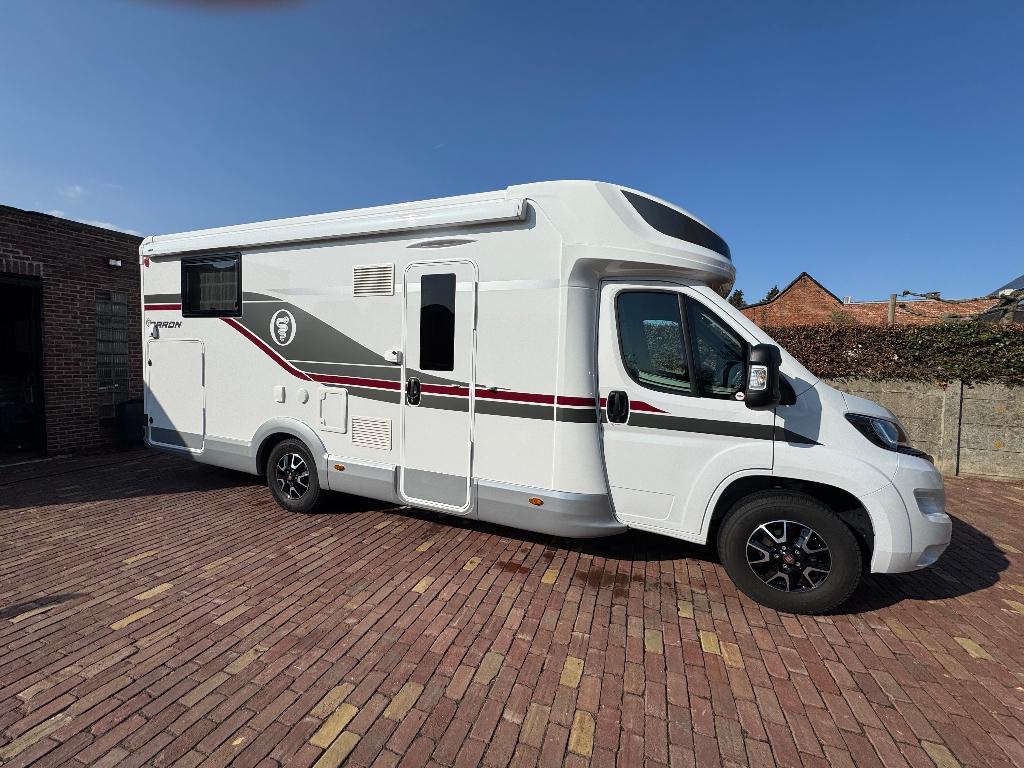 Elnagh Baron 573 met tal van opties - NIEUWSTAAT, Caravans en Kamperen, Mobilhomes, Ringverwarming, Fiat, 7 tot 8 meter, Airbags
