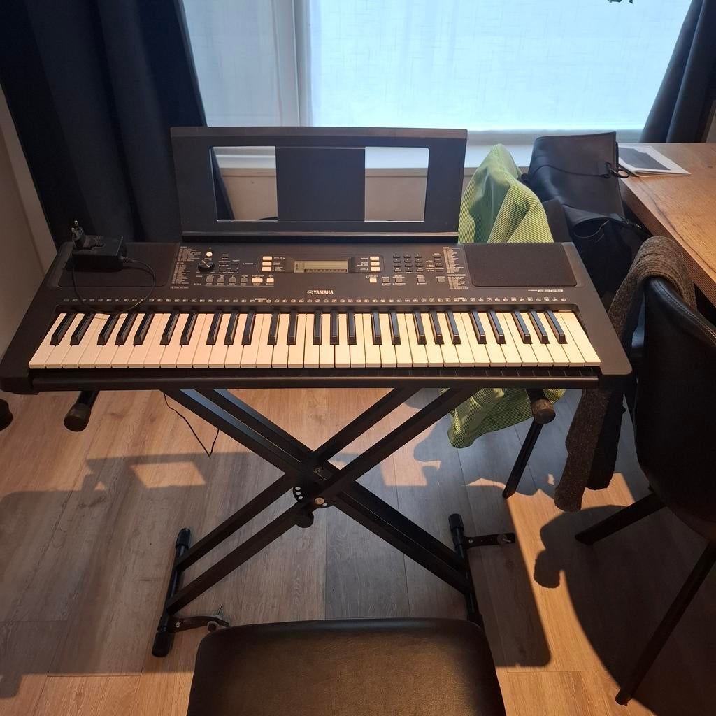 Yamaha PSR-E363 Keyboard  + staander + zitbankje, Muziek en Instrumenten, Keyboards, Ophalen, 61 toetsen, Yamaha
