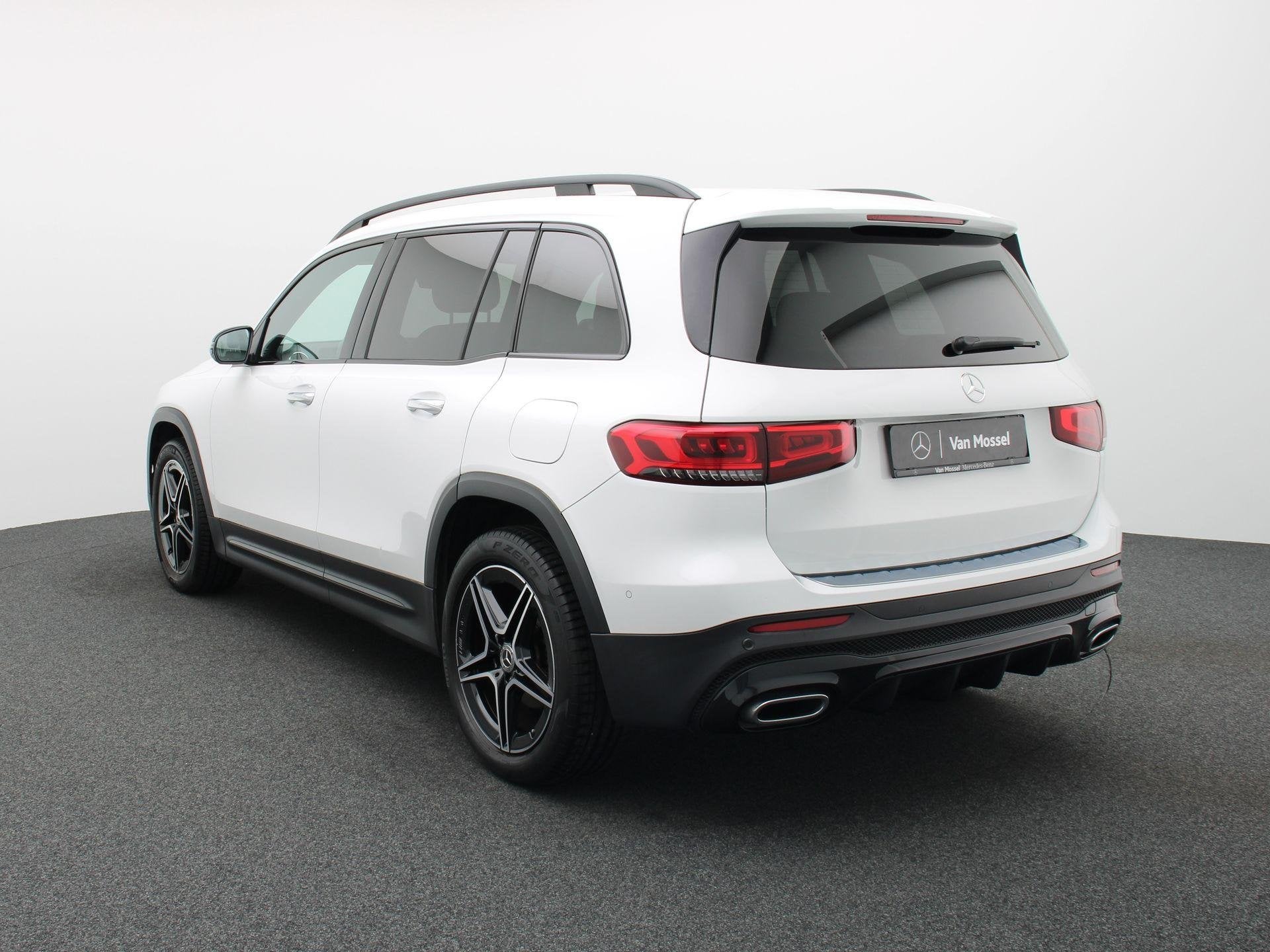 Mercedes-Benz GLB 180 AMG Line + PANORAMISCH DAK + MULTIBEAM, Auto's, Mercedes-Benz, Dealer onderhouden, Stof, Gebruikt, Zwart