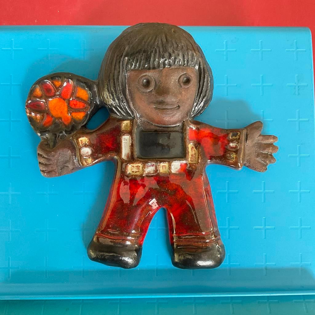 1960. Perignem. Vintage keramisch wandsculptuur van kind, Enlèvement ou Envoi