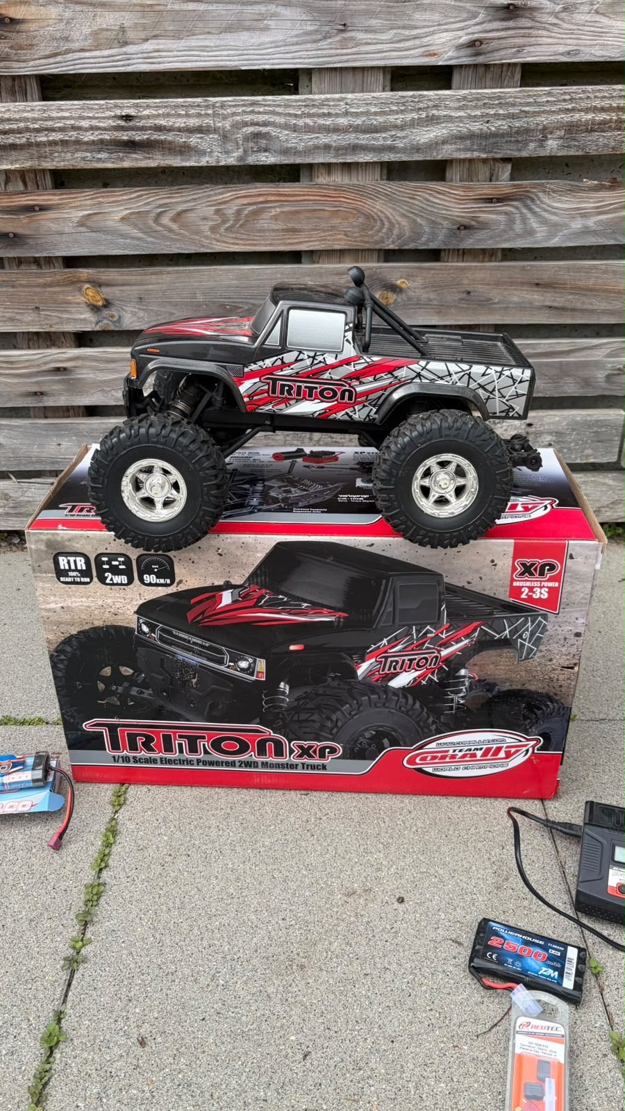 Team corrally Triton XP 1/10 Brushless Monster Truck, Hobby & Loisirs créatifs, Enlèvement, Comme neuf, Voiture off road