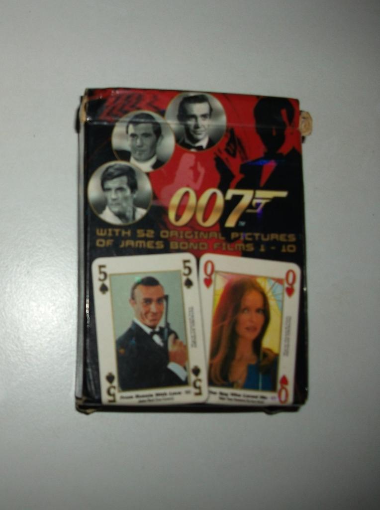 SET SPEELKAARTEN JAMES BOND, Verzamelen, Speelkaarten, Jokers en Kwartetten, Ophalen of Verzenden, Zo goed als nieuw, Speelkaart(en)