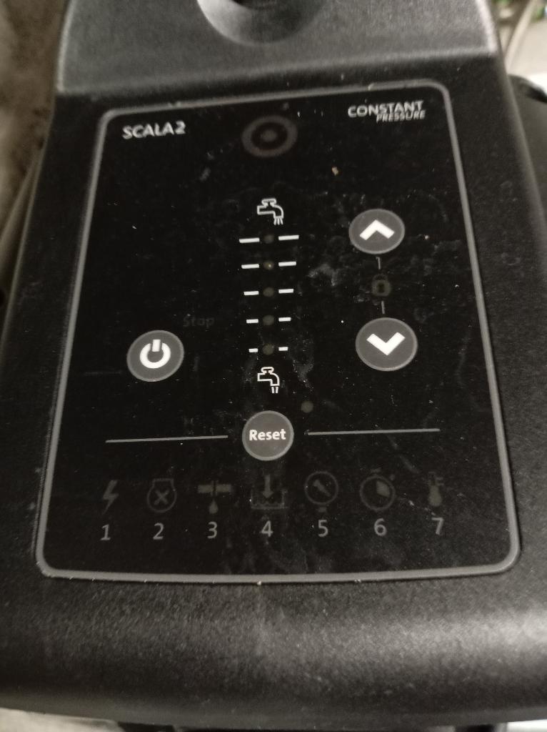 pompe-surpresseur GRUNDFOS Scala 2, Huis en Inrichting, Woonaccessoires | Overige, Zo goed als nieuw, Metaal, Zwart, Industrieel