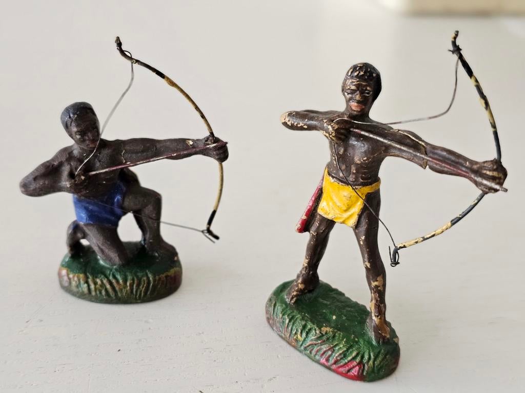 2 figurines coloniales Durso, Enlèvement ou Envoi