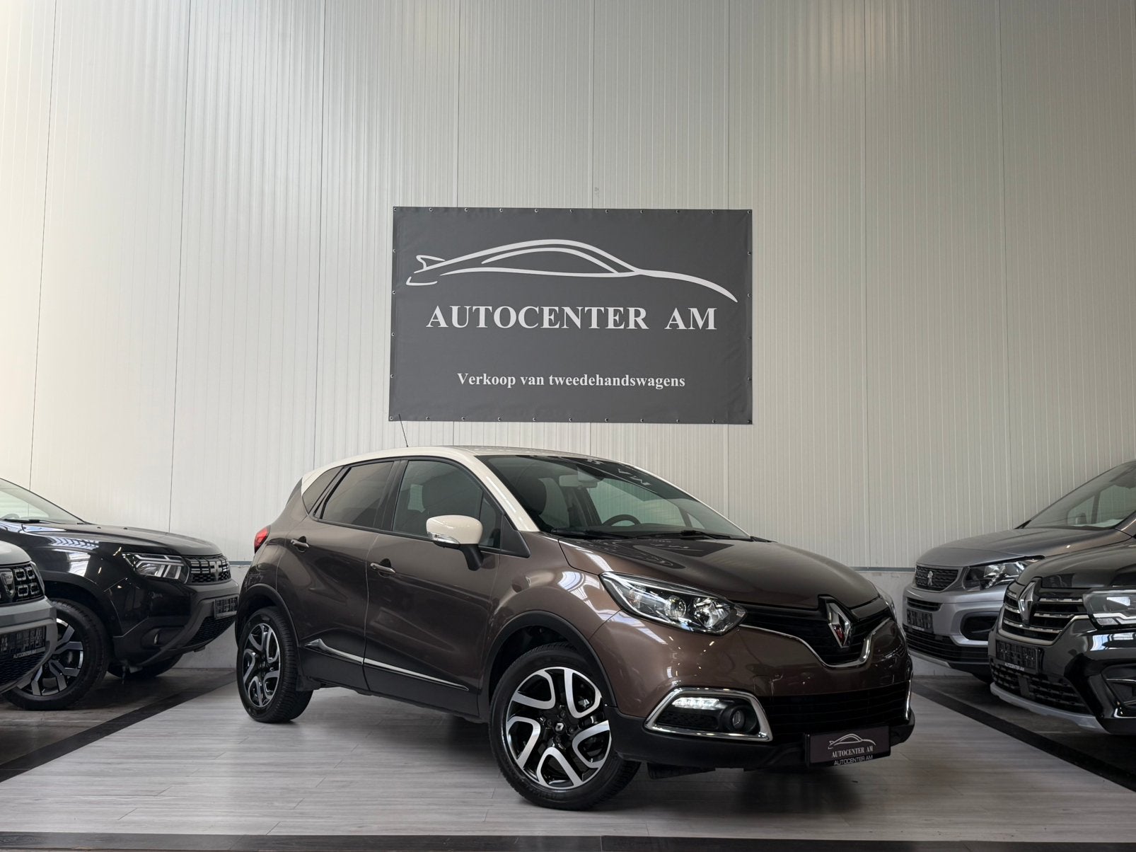Renault Captur 0.9 TCe 90 Energy Intens Cam* Cruise * PDC, Voorwielaandrijving, Stof, Zwart, Bruin