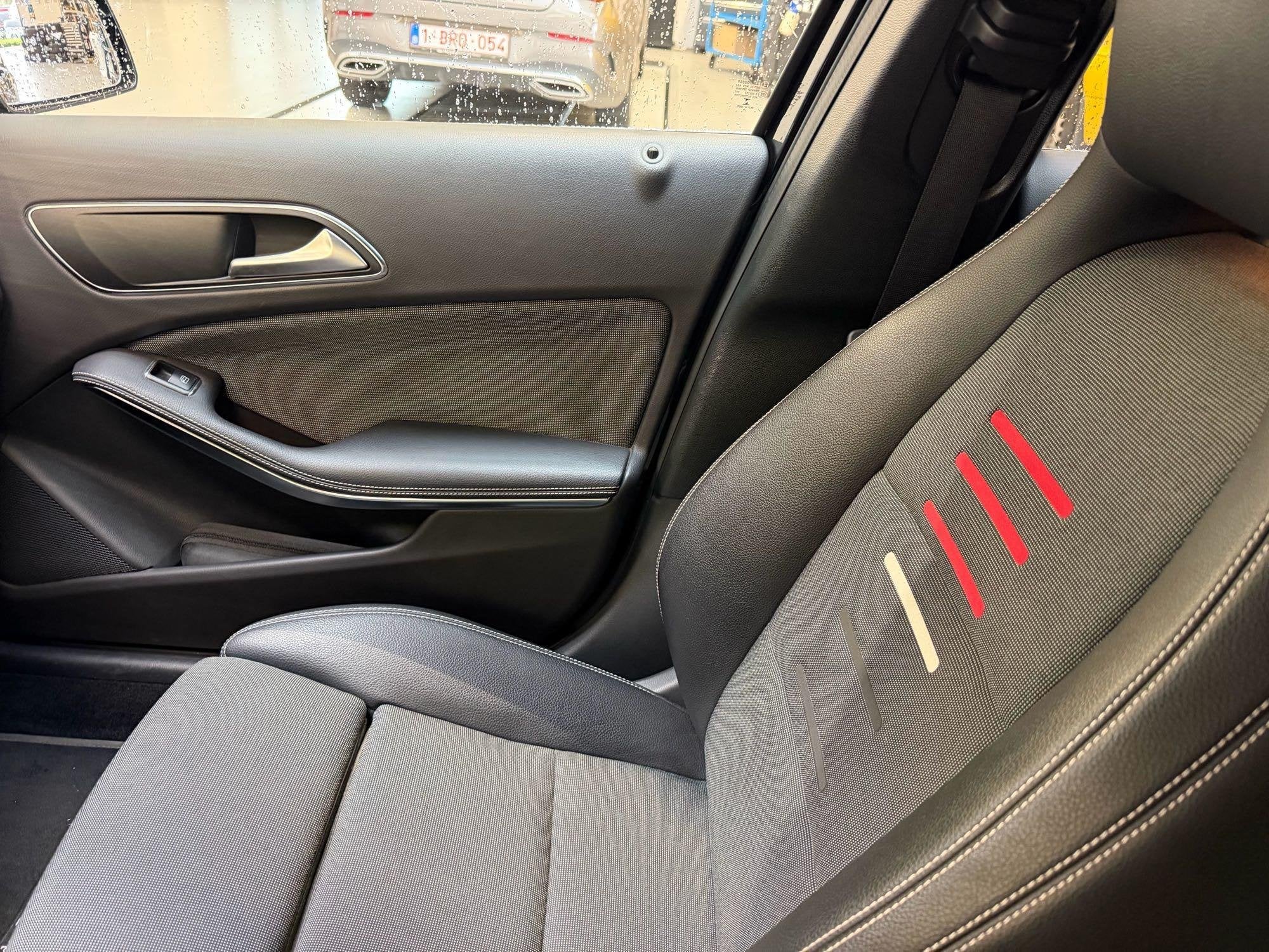 Mercedes-Benz A 180 + AMG LINE + LED + 1Y USED GARANTIE, Gebruikt, 4 cilinders, 1600 cc, Zwart