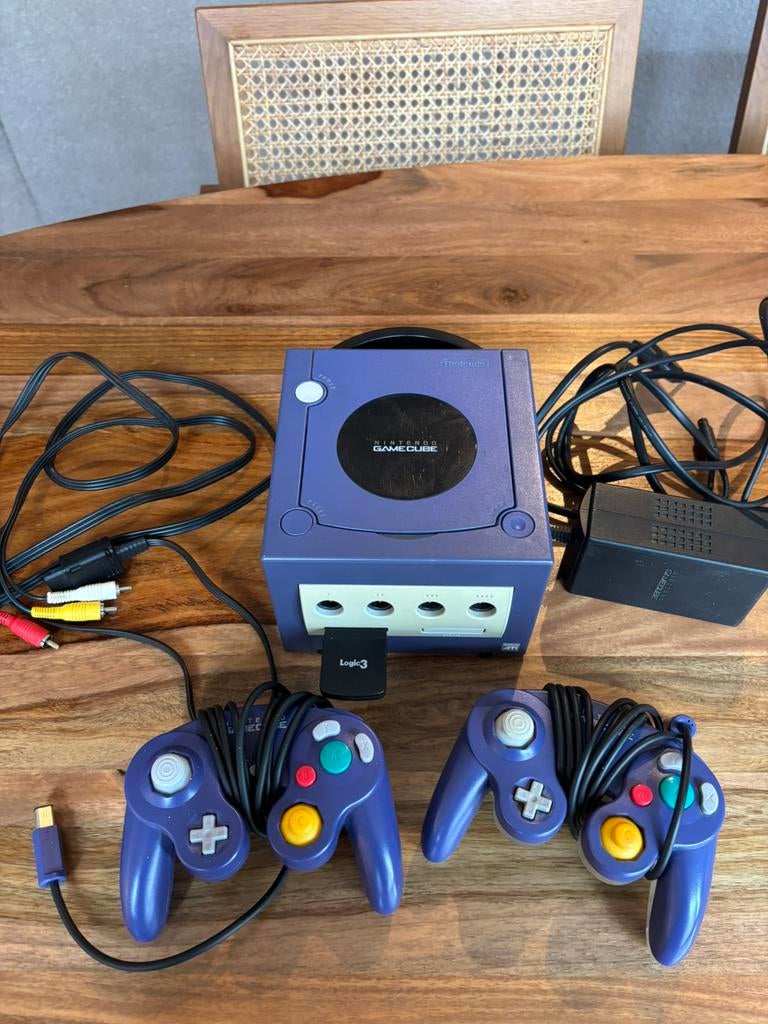 Console nintendo gamecube violette avec 2 manettes.bon etat, Games en Spelcomputers, Ophalen of Verzenden, Gebruikt, Met 2 controllers
