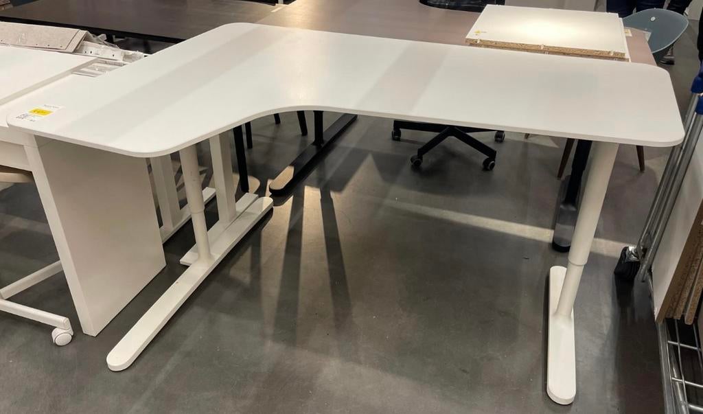 Buro Bekant (ikea), Huis en Inrichting, Bureaus, Ophalen, In hoogte verstelbaar, Zo goed als nieuw, IKEA