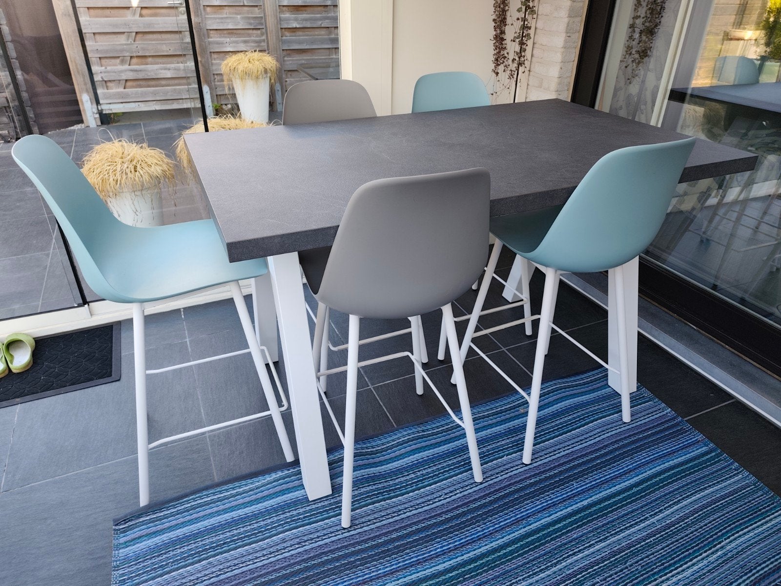 Mooie bartafel met 5 barkrukken, 5 krukken of meer, Ophalen, Zo goed als nieuw, 90 cm of meer