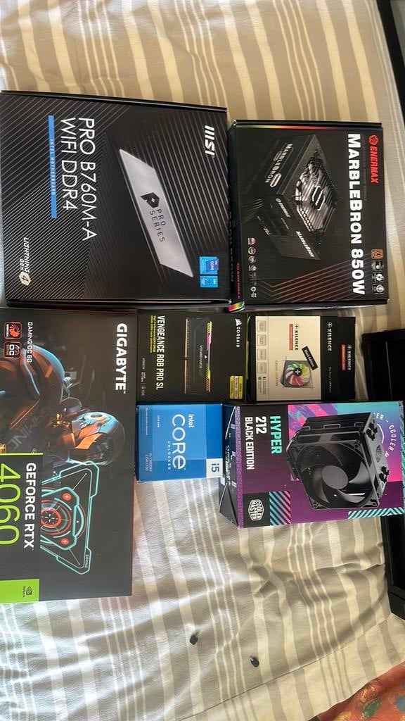 Gaming PC RTX 4060 / i5 / 16GB RAM / Klaar voor gebruik, Computers en Software, Videokaarten, Ophalen, Zo goed als nieuw