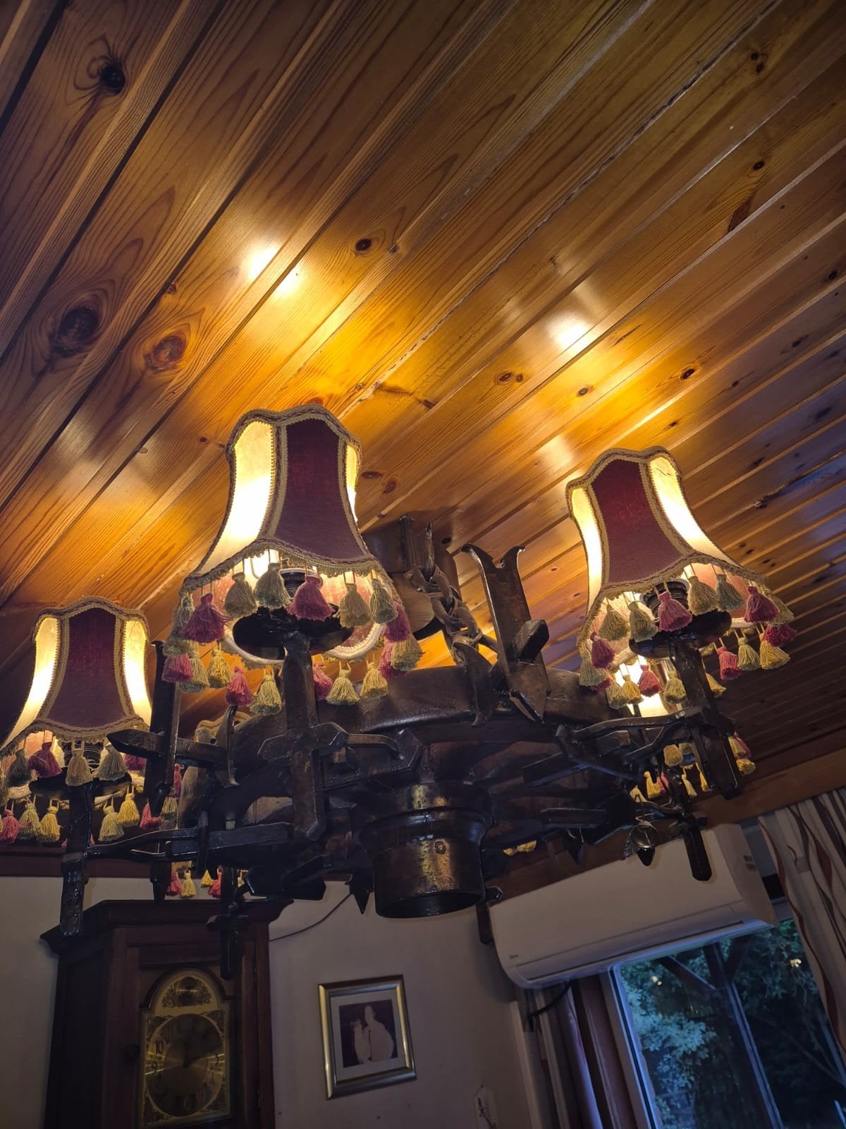 Grand lustre rustique fabriqué à partir d'une roue de chario, Enlèvement