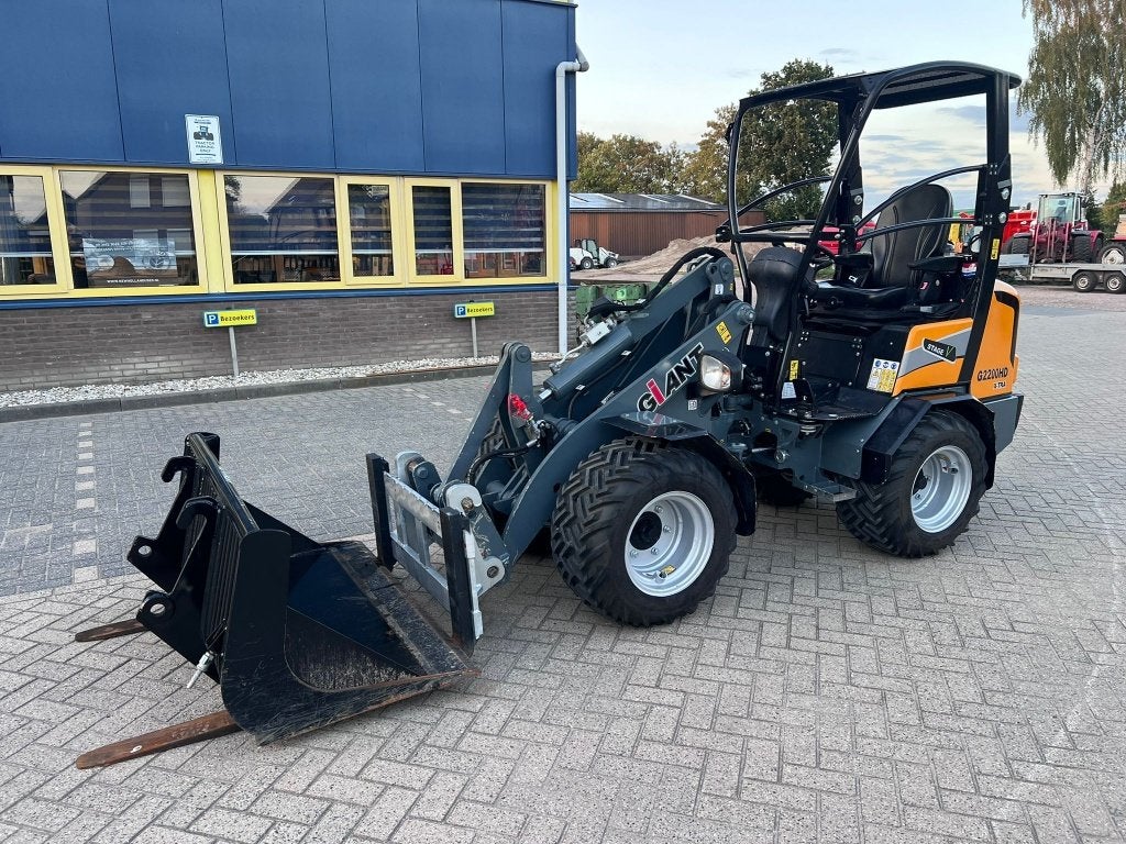 Giant G2200 HD-Xtra wiellader minishovel gebruikt, Ophalen