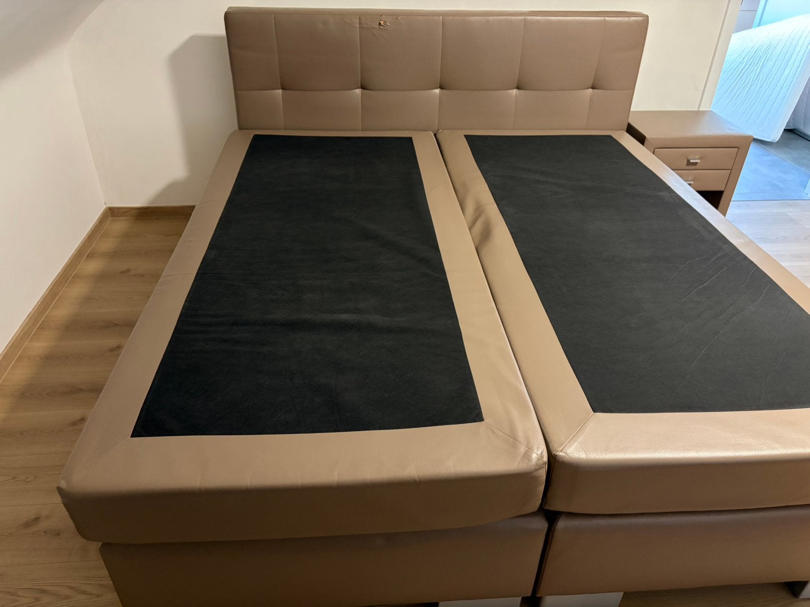 Boxspring 180x200, Huis en Inrichting, Ophalen, Bruin, Tweepersoons, Zo goed als nieuw