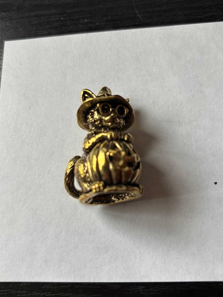 Figurine de chat citrouille d'halloween et chapeau de sorci., Enlèvement ou Envoi, Neuf, Animal
