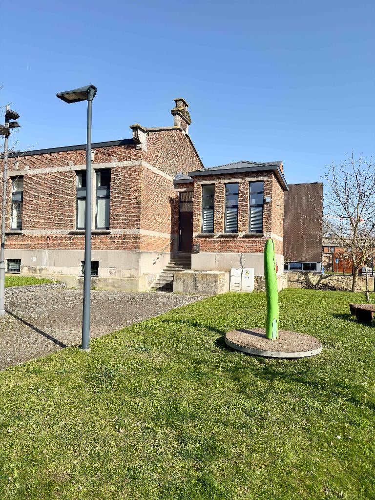 Spacieuse maison familiale 4 chambres avec parking, Immo, Huizen en Appartementen te koop, Doornik, tot 200 m², Twee onder één kap