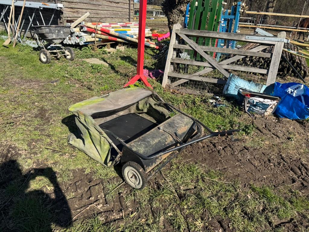 Bladveger opvangbak veegmachine zitmaaier, Enlèvement, Utilisé