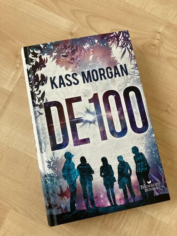 De 100 - Kass Morgan (NL), Boeken, Science fiction, Ophalen of Verzenden, Zo goed als nieuw, Kass Morgan