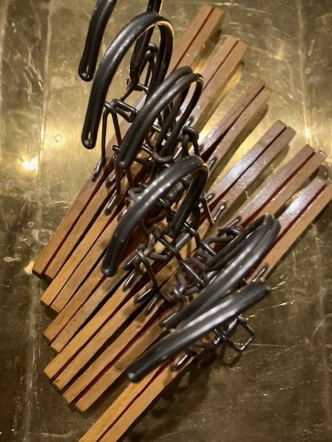 RETRO TROUSER HANGERS UNION 3 HOUTEN KLEERHANGERS KAPSTOK, Huis en Inrichting, Woonaccessoires | Kapstokken, Ophalen of Verzenden