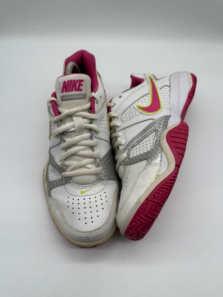 Nike City Court 7 GS Tennisschoenen - Maat 37,5, Sport en Fitness, Tennis, Ophalen of Verzenden, Zo goed als nieuw, Schoenen, Nike