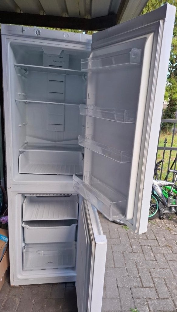 Koelkast Indesit Wit, Ophalen, Niet werkend, Met vriesvak, 160 cm of meer
