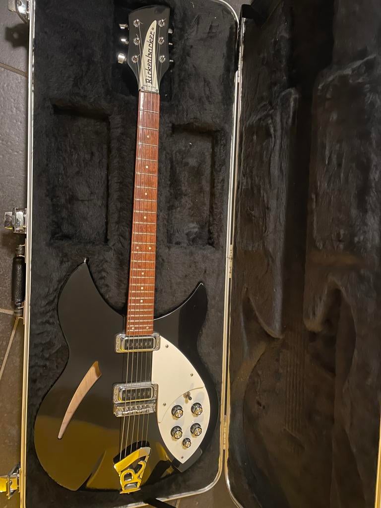 Rickenbacker 330 black and white, Musique & Instruments, Enlèvement, Utilisé, Semi-solid body, Autres marques