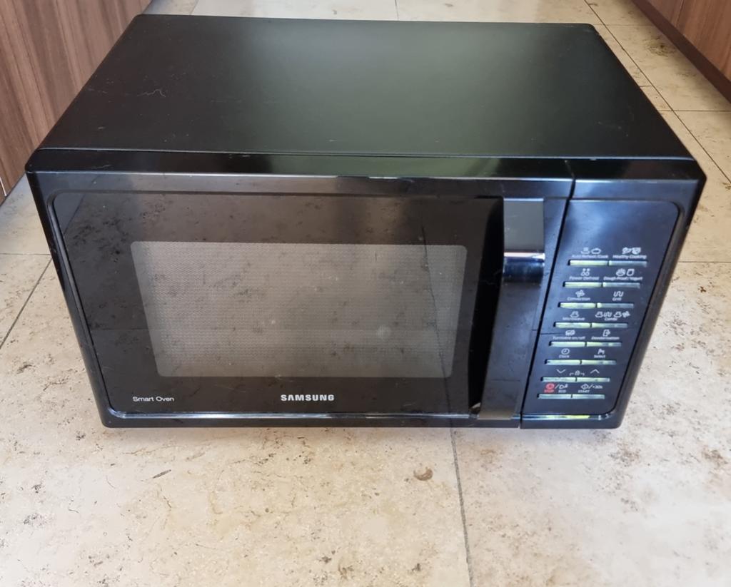 Four à micro-ondes combiné Samsung MC28H5015AK, 28 L, en bon, Electroménager, Enlèvement, Utilisé, Gril, Four à micro-ondes combiné
