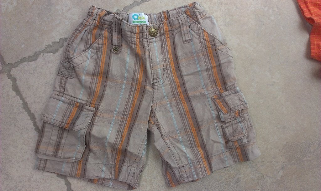 1 euro koopjes ! Stoer shortje mt 86, Kinderen en Baby's, Babykleding | Maat 86, Broekje, JBC, Ophalen of Verzenden, Zo goed als nieuw