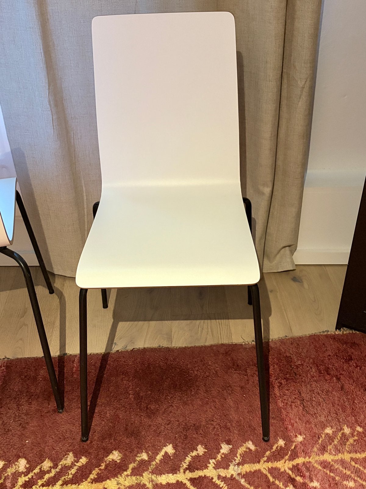 Lot de 4 chaises IKEA blanches et noires – très bon état, Maison & Meubles, Chaises, Enlèvement, Utilisé, Métal, Une