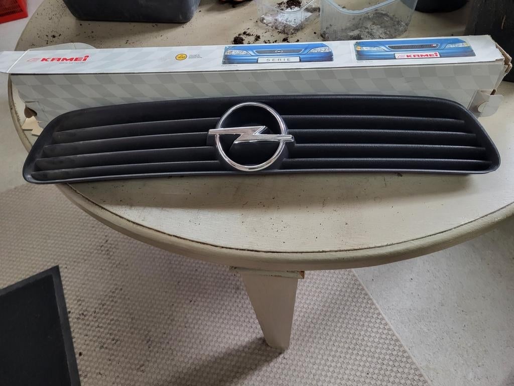 Calandre d'origine Opel Astra, Enlèvement