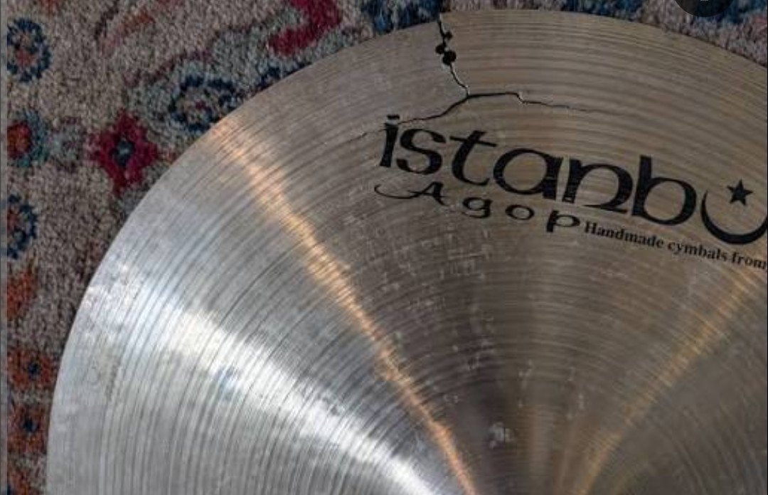 Gezocht: Istanbul Agop cymbalen met een scheur, Ophalen