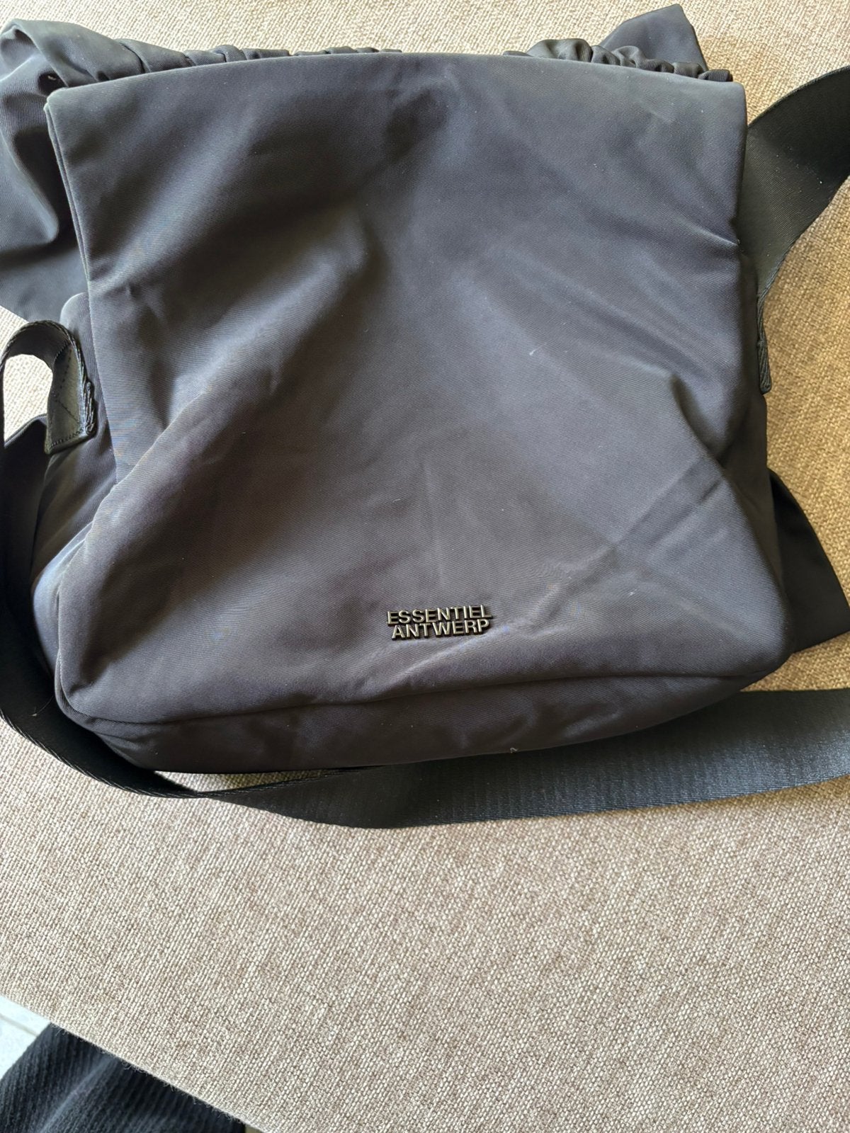 Zwarte Essentiel crossbody handtas, Ophalen of Verzenden, Nieuw, Zwart, Schoudertasje