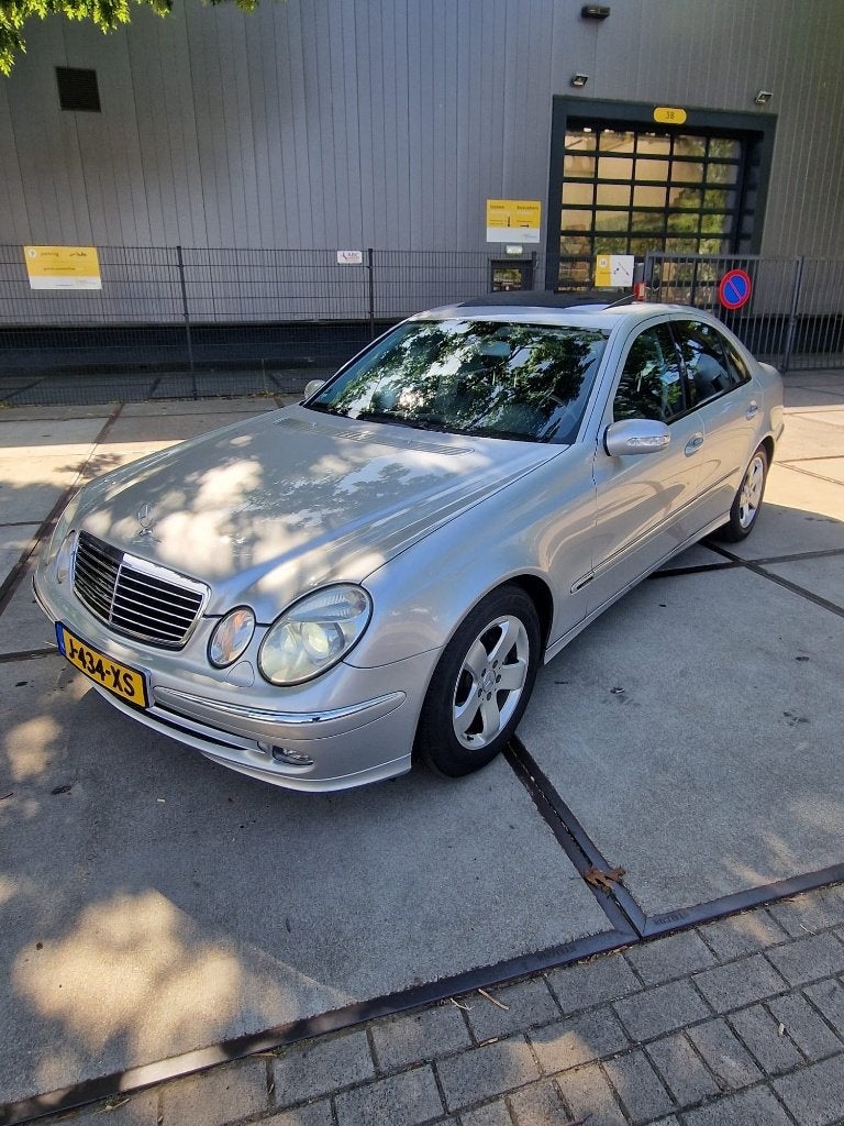 Mercedes E500 Youngtimer BJ 2005, Auto's, Mercedes-Benz, Automaat, 4 deurs, Achterwielaandrijving, 276 g/km