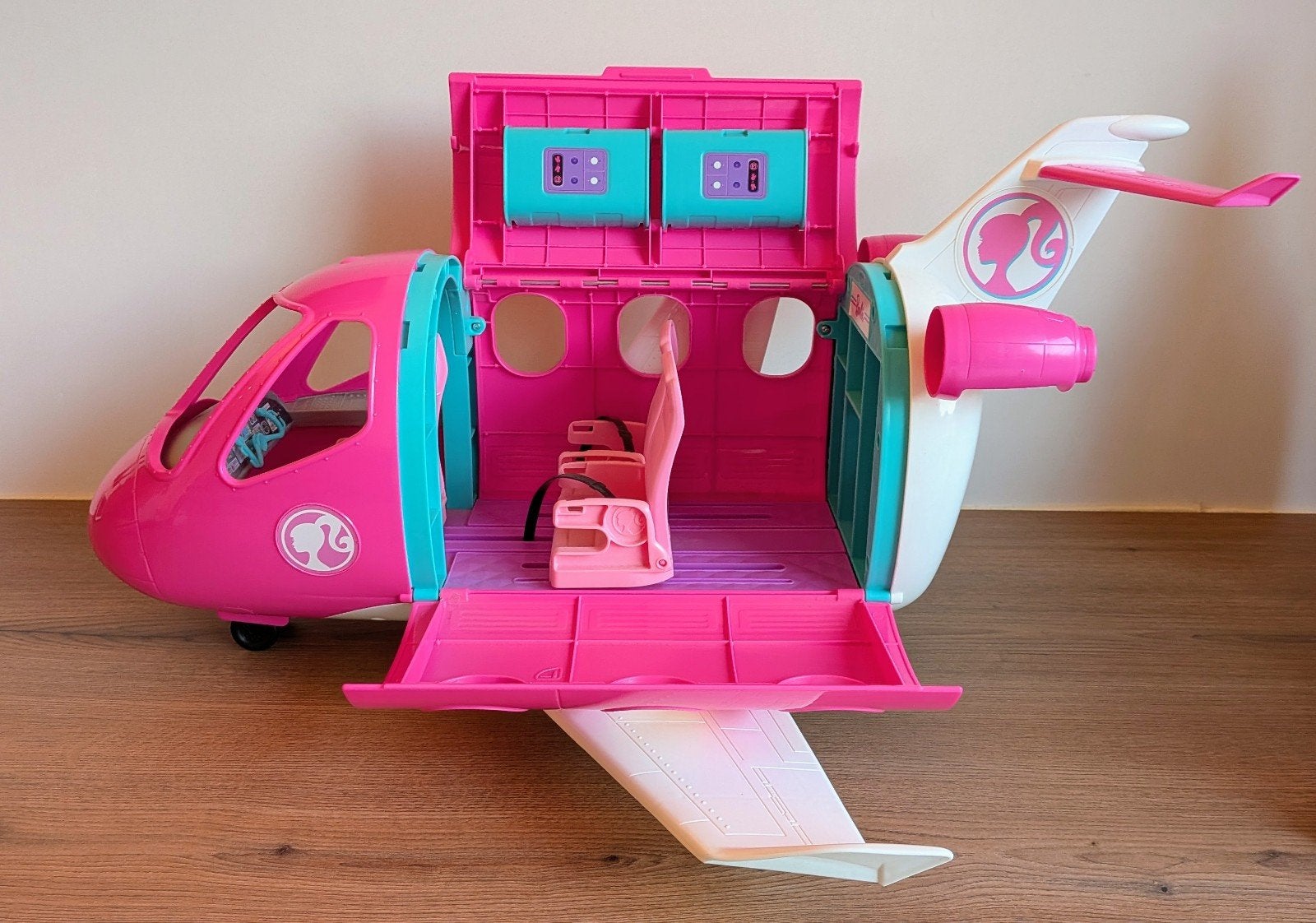 Barbie vliegtuig met piloot, Ophalen of Verzenden, Zo goed als nieuw, Barbie