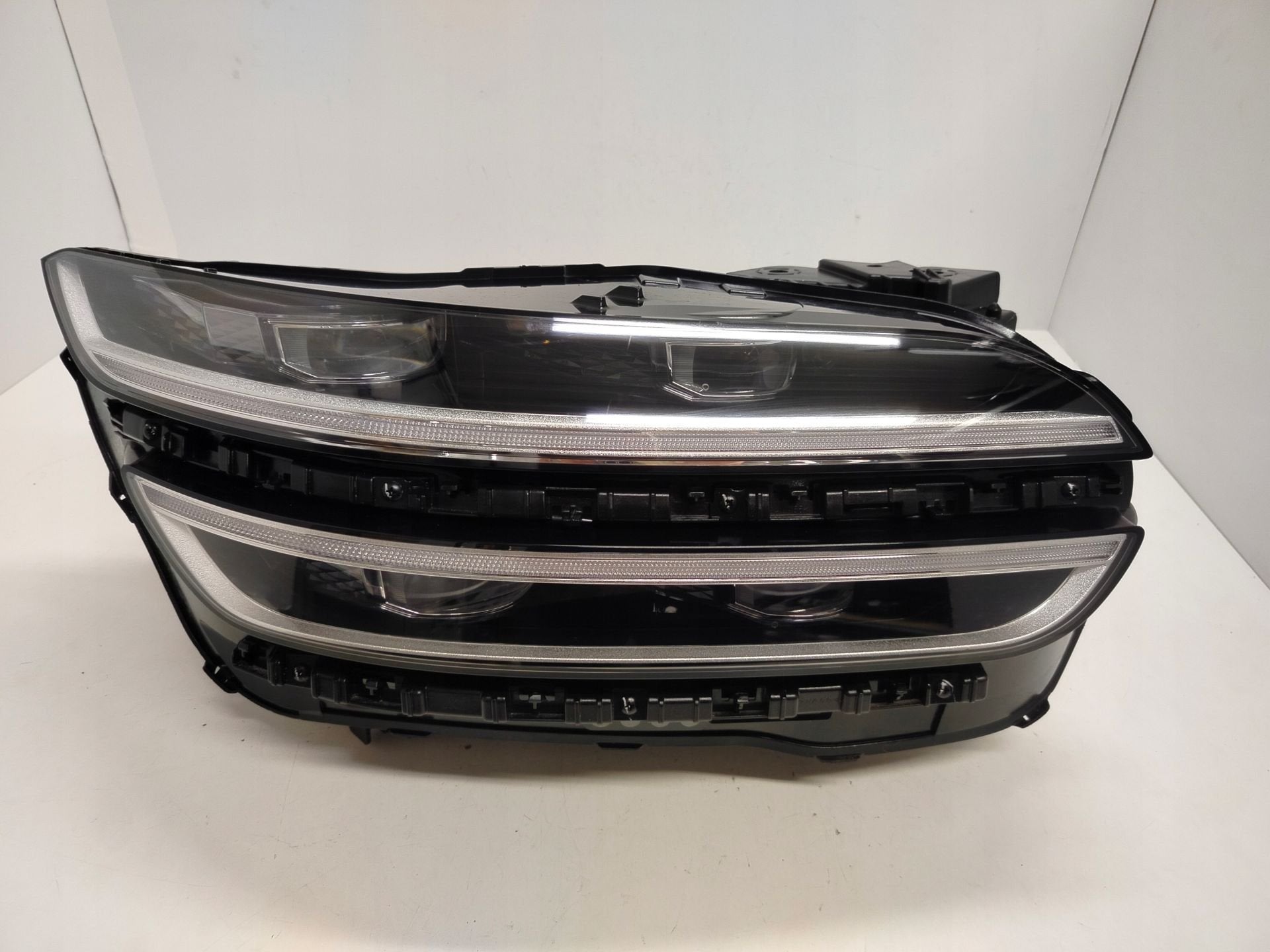 Phare droit Genesis G70 HE04, Genesis Motor, LLC, Utilisé, Info@genesis.com, Heolleung-ro 12
06797  Seoul