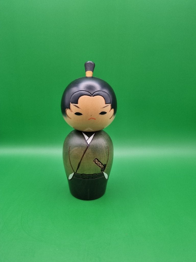Mooie Samoerai Kokeshi van Usaburo, Antiek en Kunst, Hout, Ophalen of Verzenden, 15 cm, Japan