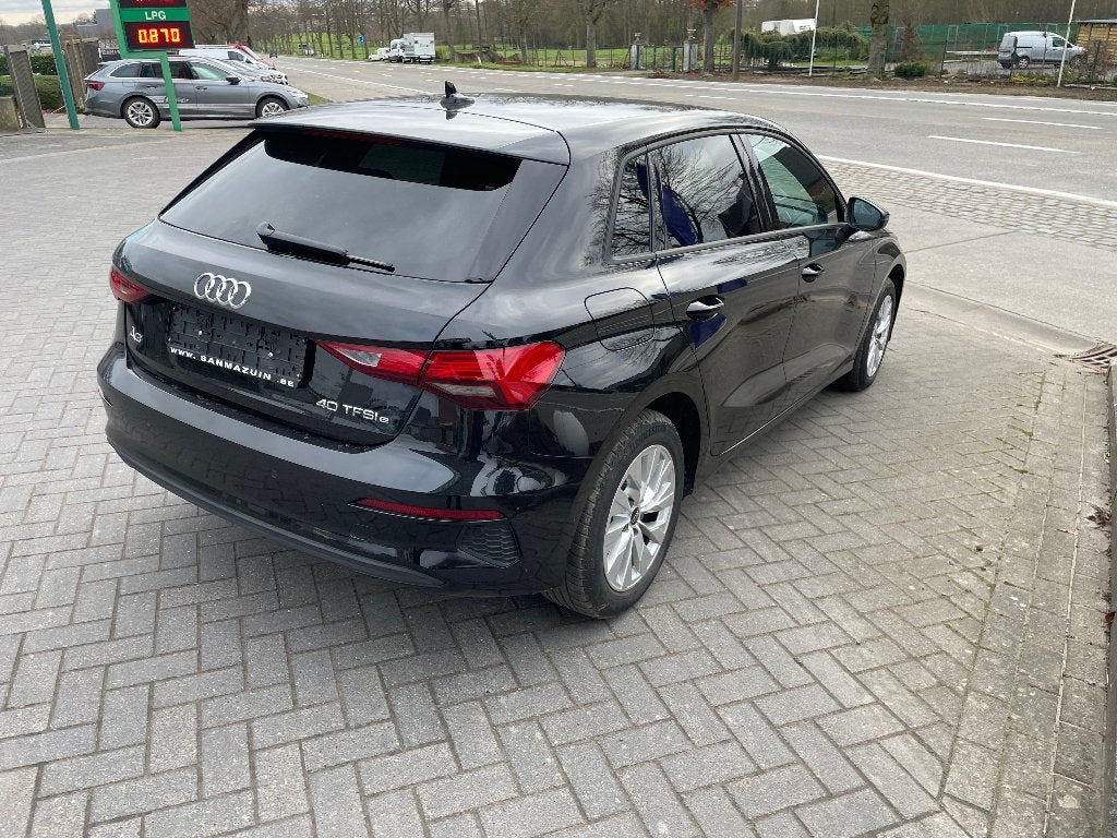 Audi A3 40tfsi Hybride 204pk 2023 13512km 29900€ btw in, Auto's, Stof, 1498 cc, Zwart, Bedrijf