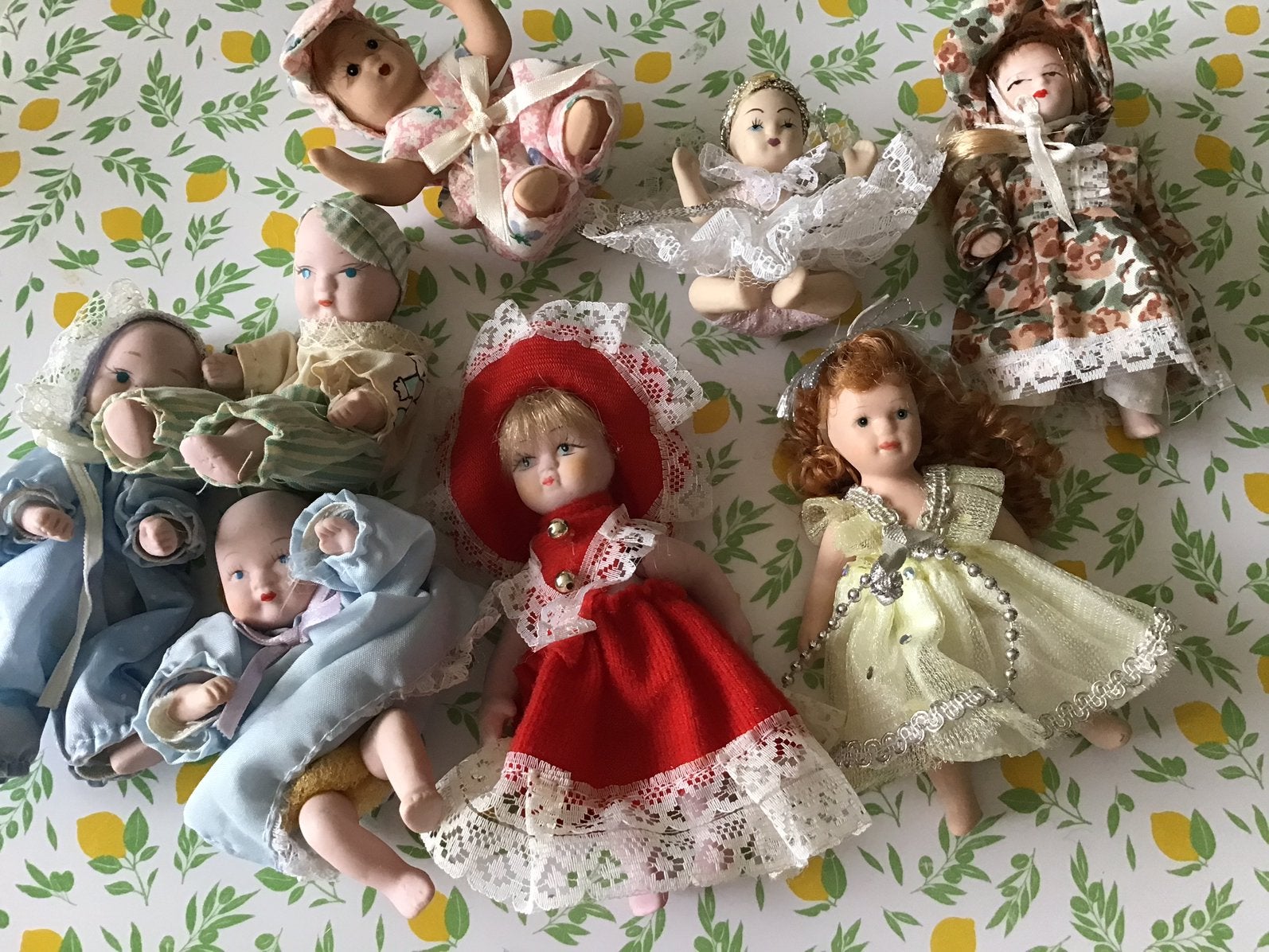 8 jolies poupées à collectionner en porcelaine, Enlèvement ou Envoi, Comme neuf