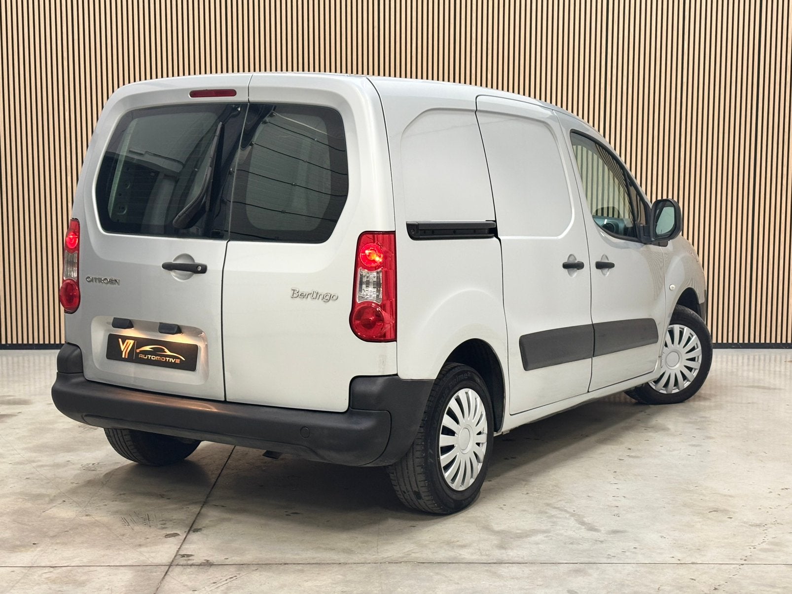 Citroen berlingo licht vracht 3 zit gekeurd, Auto's, Stof, Zwart, Citroën, 1600 cc
