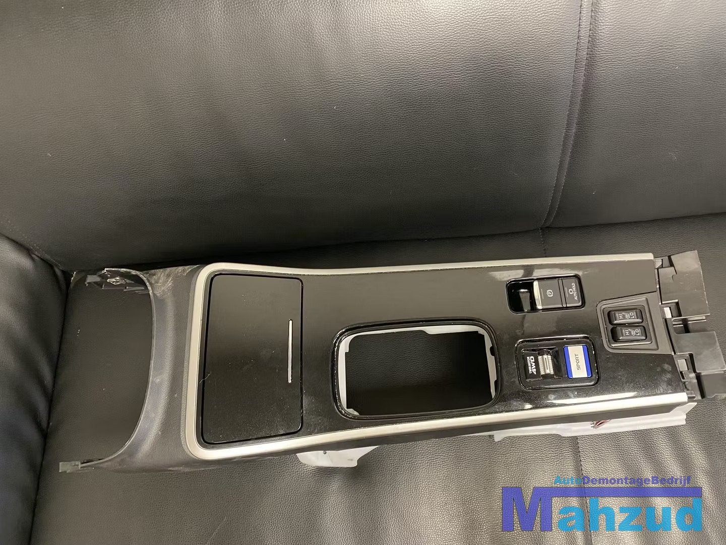MITSUBISHI OUTLANDER PHEV Middenconsole bekerhouder 2015+, Info@mitsubishi-motors.com, Mitsubishi Motors Corporation, Utilisé