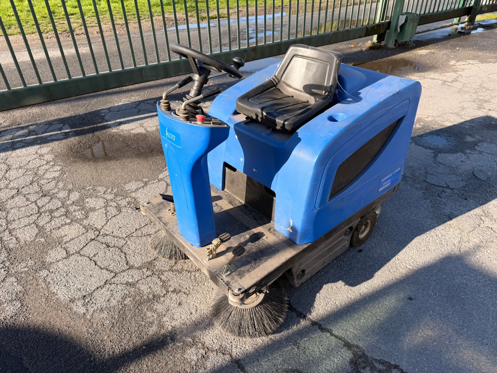 Balayeuse Alto Floortec R570B avec bac de collecte, Jardin & Terrasse, Enlèvement ou Envoi, Comme neuf