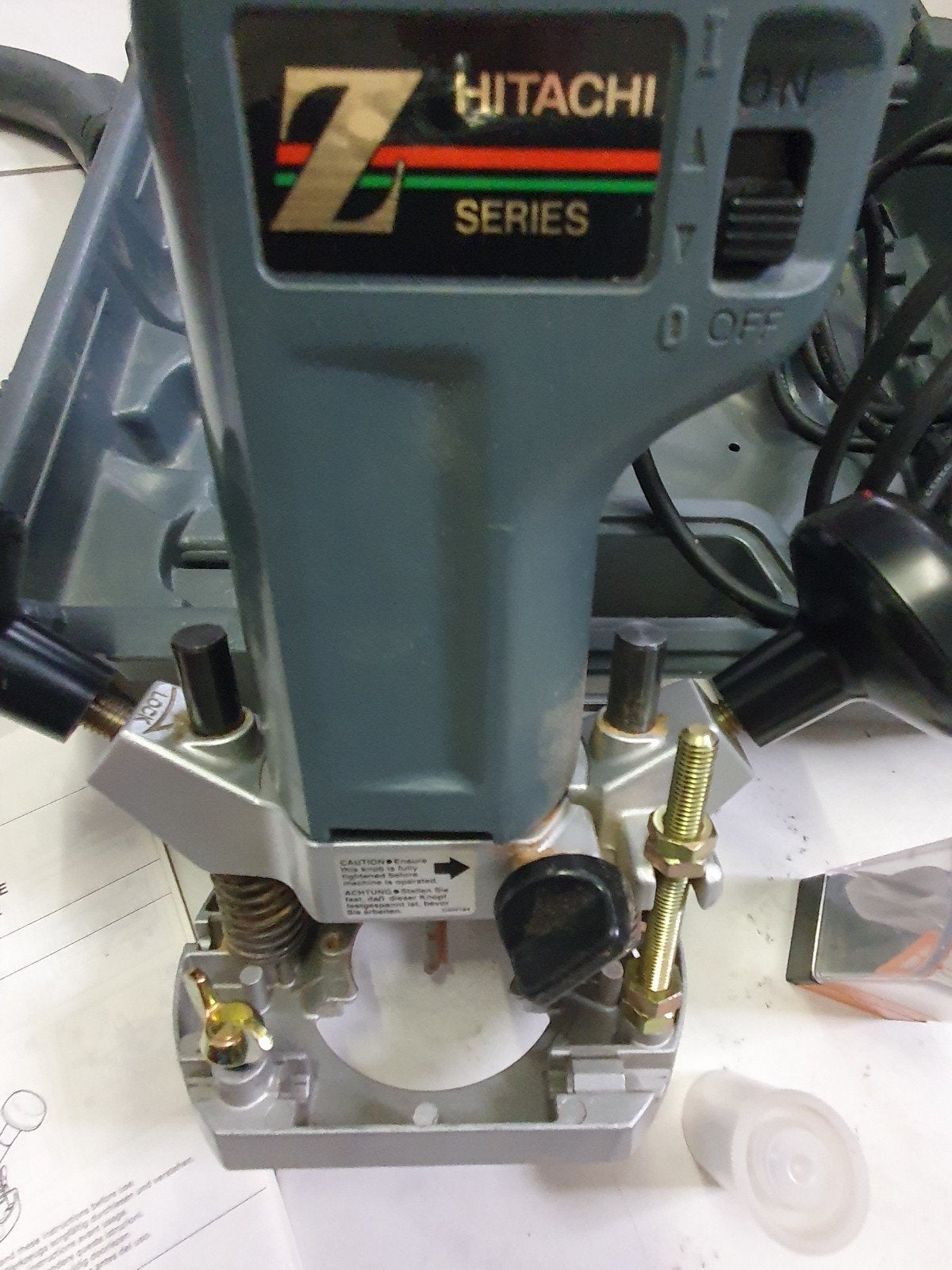 BOVENFREESMACHINE HITACHI FM 8 VOOR 30 EURO, Ophalen, Gebruikt