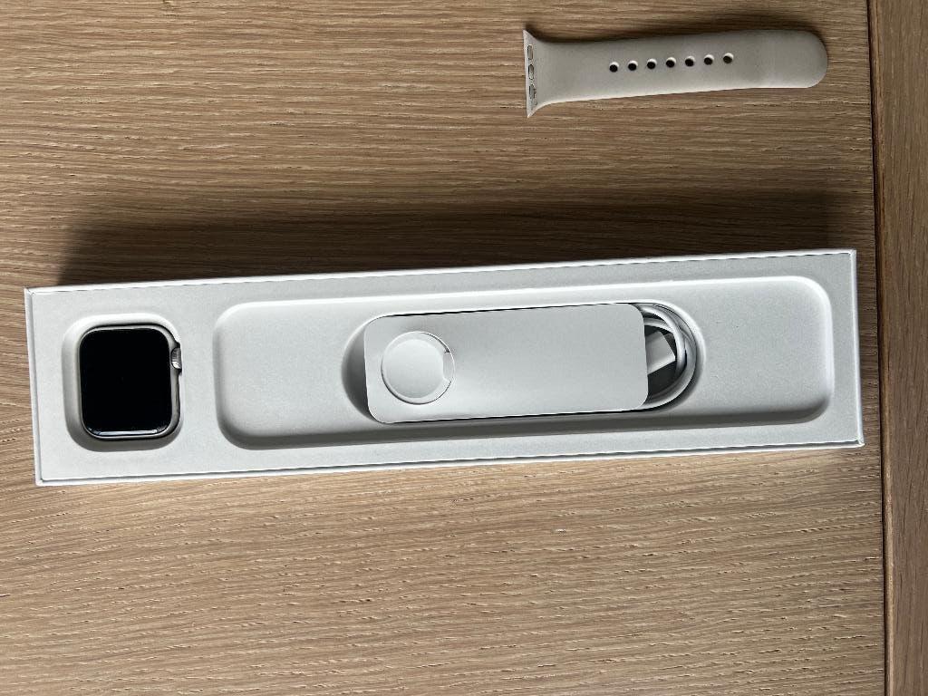 Apple Watch SE 2 (model 2022) 40 mm GPS-versie  type A2722, Handtassen en Accessoires, Smartwatches, Ophalen, Gebruikt, IOS, Slaap